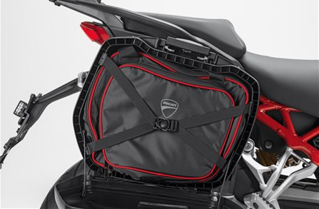 Liners for plastic side panniers